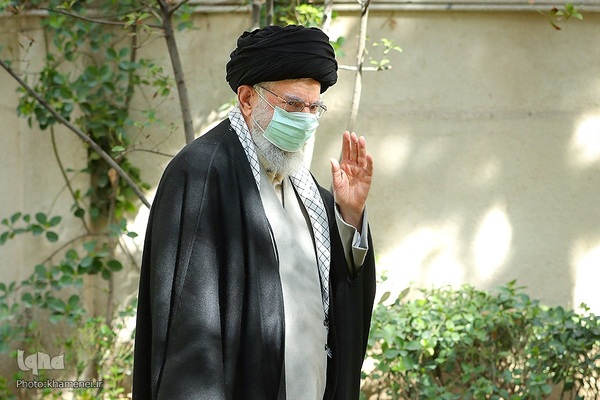 کاشت نهال در روز درختکاری