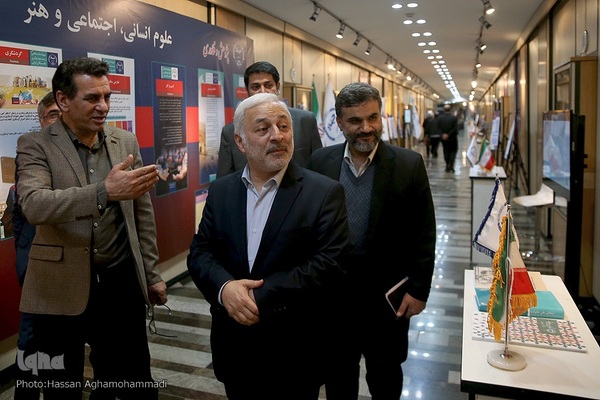 سومین روز نمایشگاه دستاوردهای جهاددانشگاهی در محل نمایشگاه دائمی خانه ملت در مجلس شورای اسلامی