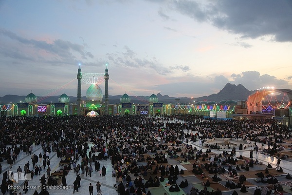 مسجد مقدس جمکران در شب نیمه شعبان