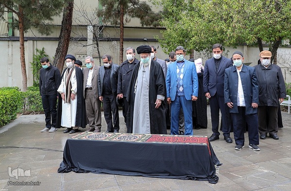 اقامه نماز بر پیکر دکتر حسن غفوری فرد