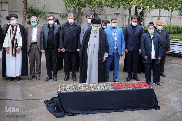 اقامه نماز بر پیکر دکتر حسن غفوری فرد