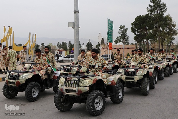 رژه نمادين یگان‌های موتوری نیروهای مسلح در شیراز
