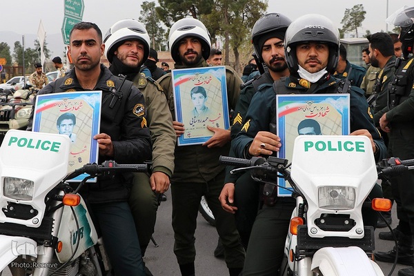 رژه نمادين یگان‌های موتوری نیروهای مسلح در شیراز