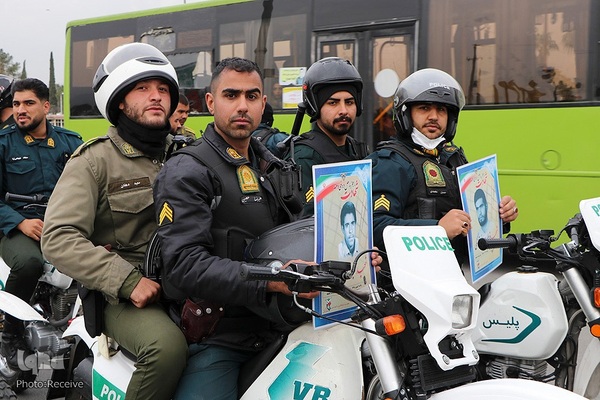 رژه نمادين یگان‌های موتوری نیروهای مسلح در شیراز