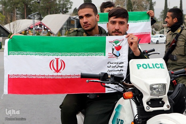 رژه نمادين یگان‌های موتوری نیروهای مسلح در شیراز