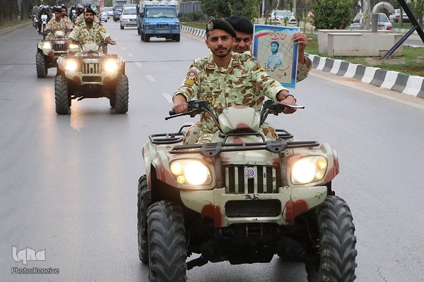 رژه نمادين یگان‌های موتوری نیروهای مسلح در شیراز