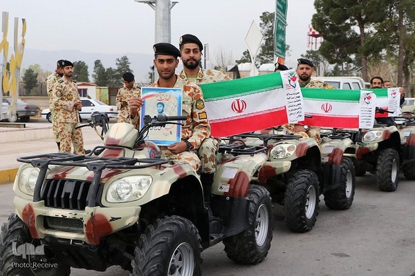 رژه نمادين یگان‌های موتوری نیروهای مسلح در شیراز