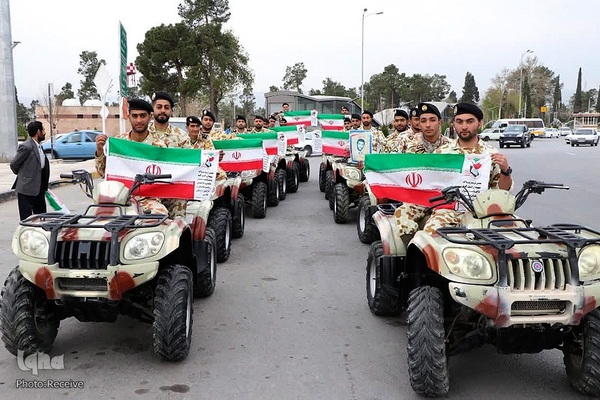 رژه نمادين یگان‌های موتوری نیروهای مسلح در شیراز
