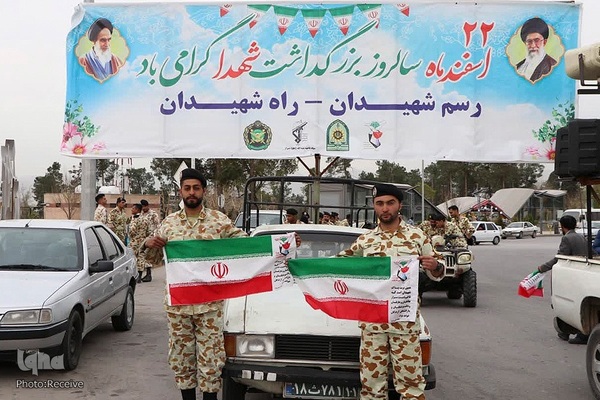 رژه نمادين یگان‌های موتوری نیروهای مسلح در شیراز