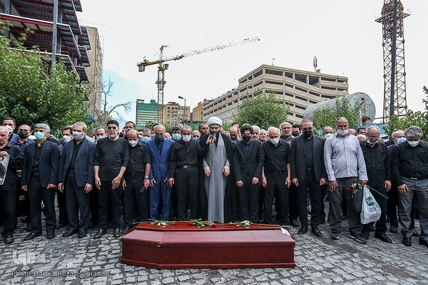 مراسم تشییع پیکر هنرمند انقلابی زنده‌یاد دکتر حبیب‌الله صادقی