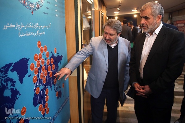 بازدید علی نیکزاد، نایب رییس مجلس از غرفه ایکنا در نمایشگاه «جهاددانشگاهی؛ الگوی ایرانی ـ اسلامی پیشرفت دانش‌بنیان» در مجلس شورای اسلامی