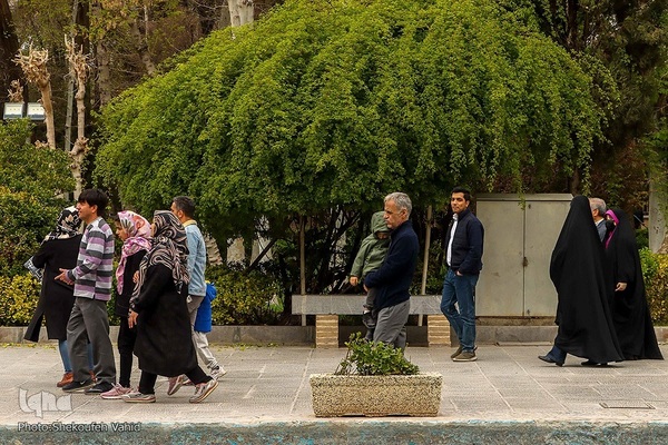 استقبال مسافران نوروزی از چهلستون اصفهان