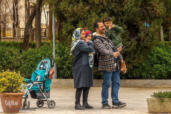 استقبال مسافران نوروزی از چهلستون اصفهان