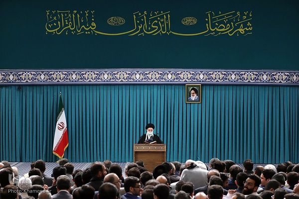 محفل نورانی انس با قرآن کریم با حضور حضرت آیت‌الله العظمی خامنه‌ای، رهبر انقلاب اسلامی