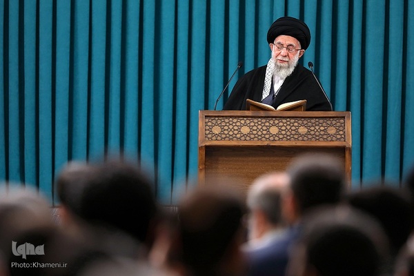 محفل نورانی انس با قرآن کریم با حضور حضرت آیت‌الله العظمی خامنه‌ای، رهبر انقلاب اسلامی