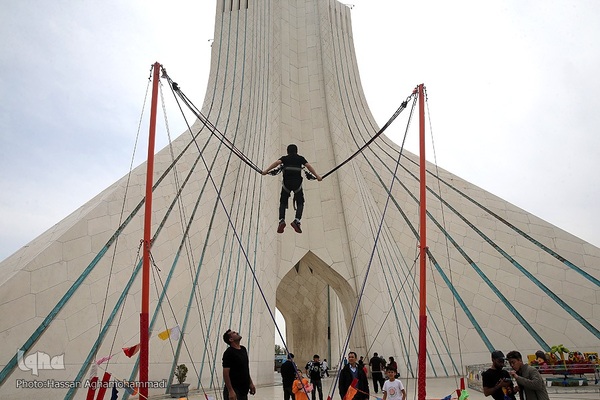 برج آزادی میزبان مسافران نوروزی