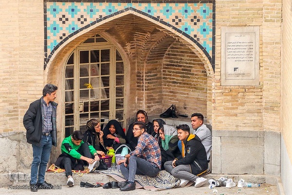 مسافران نوروزی در کنار پل خواجو‎‎