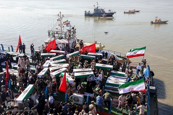 استقبال از پیکر‌های مطهر شهدای تازه تفحص شده هشت سال دفاع مقدس در ساحل اروند‌ رود