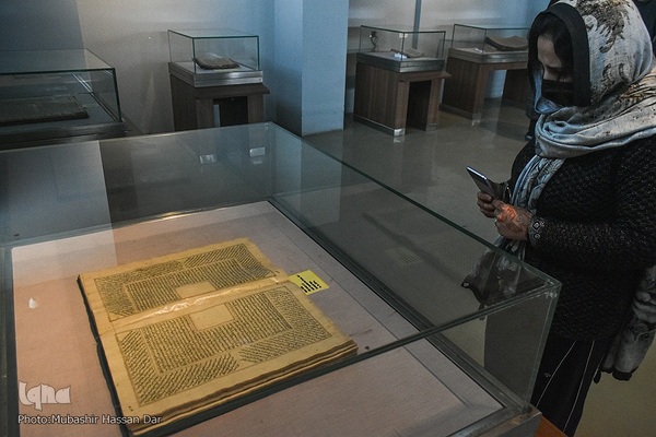 نمایشگاه نسخه‌های خطی قرآنی کمیاب و قدیمی در کشمیر هند