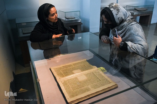 نمایشگاه نسخه‌های خطی قرآنی کمیاب و قدیمی در کشمیر هند