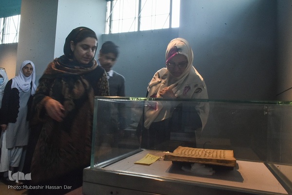 نمایشگاه نسخه‌های خطی قرآنی کمیاب و قدیمی در کشمیر هند