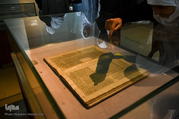 نمایشگاه نسخه‌های خطی قرآنی کمیاب و قدیمی در کشمیر هند