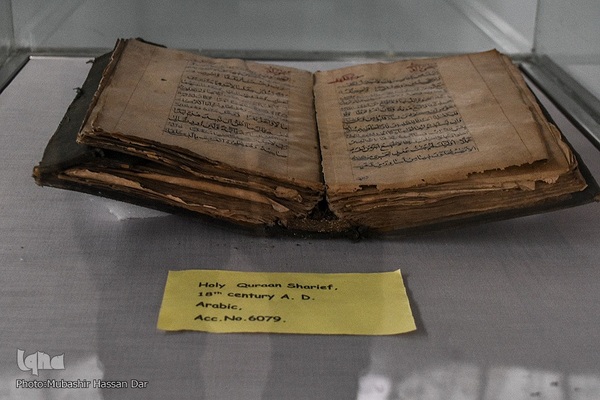 نمایشگاه نسخه‌های خطی قرآنی کمیاب و قدیمی در کشمیر هند