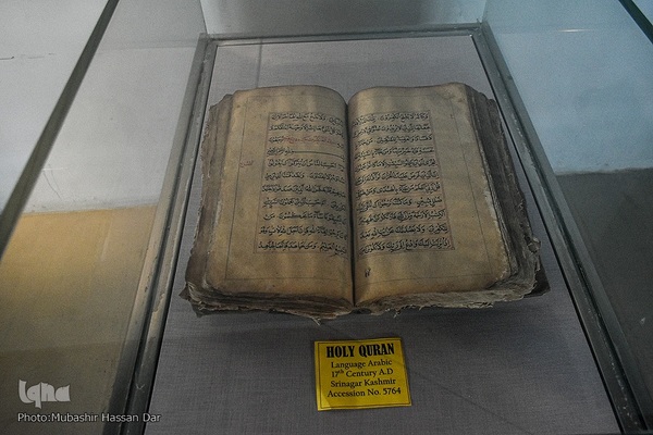 نمایشگاه نسخه‌های خطی قرآنی کمیاب و قدیمی در کشمیر هند