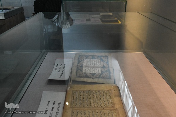 نمایشگاه نسخه‌های خطی قرآنی کمیاب و قدیمی در کشمیر هند
