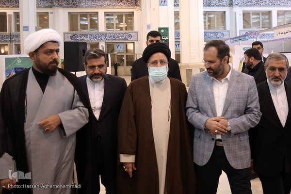 بازدید حجت‌الاسلام والمسلمین سیدابراهیم رئیسی، رئیس‌جمهور از سی‌اُمین نمایشگاه بین‌المللی قرآن کریم