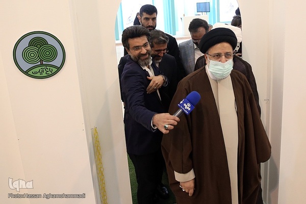بازدید حجت‌الاسلام والمسلمین سیدابراهیم رئیسی، رئیس‌جمهور از سی‌اُمین نمایشگاه بین‌المللی قرآن کریم