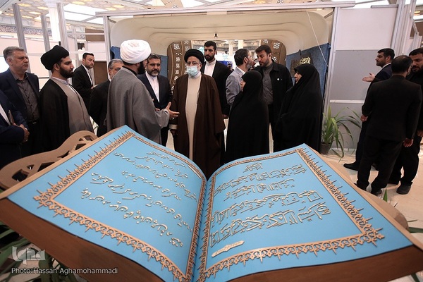 بازدید حجت‌الاسلام والمسلمین سیدابراهیم رئیسی، رئیس‌جمهور از سی‌اُمین نمایشگاه بین‌المللی قرآن کریم