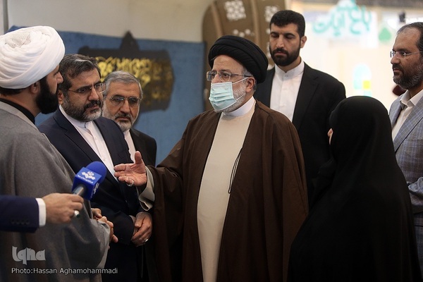 بازدید حجت‌الاسلام والمسلمین سیدابراهیم رئیسی، رئیس‌جمهور از سی‌اُمین نمایشگاه بین‌المللی قرآن کریم