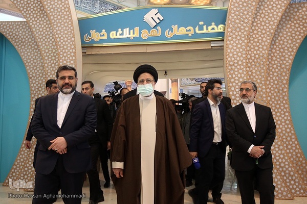 بازدید حجت‌الاسلام والمسلمین سیدابراهیم رئیسی، رئیس‌جمهور از سی‌اُمین نمایشگاه بین‌المللی قرآن کریم