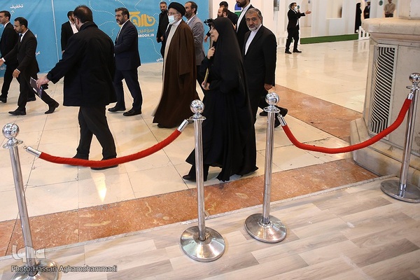 بازدید حجت‌الاسلام والمسلمین سیدابراهیم رئیسی، رئیس‌جمهور از سی‌اُمین نمایشگاه بین‌المللی قرآن کریم
