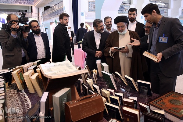 بازدید حجت‌الاسلام والمسلمین سیدابراهیم رئیسی، رئیس‌جمهور از سی‌اُمین نمایشگاه بین‌المللی قرآن کریم