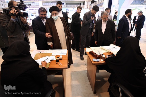 بازدید حجت‌الاسلام والمسلمین سیدابراهیم رئیسی، رئیس‌جمهور از سی‌اُمین نمایشگاه بین‌المللی قرآن کریم