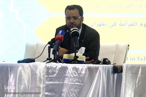 نشست «تکریم قرآن مجید و کتاب مقدس از دیدگاه ادیان الهی و حقوق بین‌الملل» در نمایشگاه بین المللی قرآن کریم