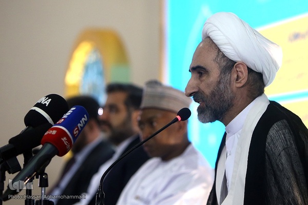 نشست «تکریم قرآن مجید و کتاب مقدس از دیدگاه ادیان الهی و حقوق بین‌الملل» در نمایشگاه بین المللی قرآن کریم