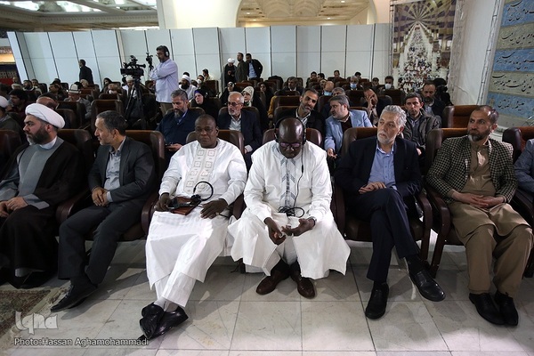 نشست «تکریم قرآن مجید و کتاب مقدس از دیدگاه ادیان الهی و حقوق بین‌الملل» در نمایشگاه بین المللی قرآن کریم