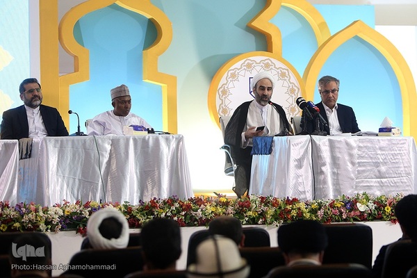 نشست «تکریم قرآن مجید و کتاب مقدس از دیدگاه ادیان الهی و حقوق بین‌الملل» در نمایشگاه بین المللی قرآن کریم