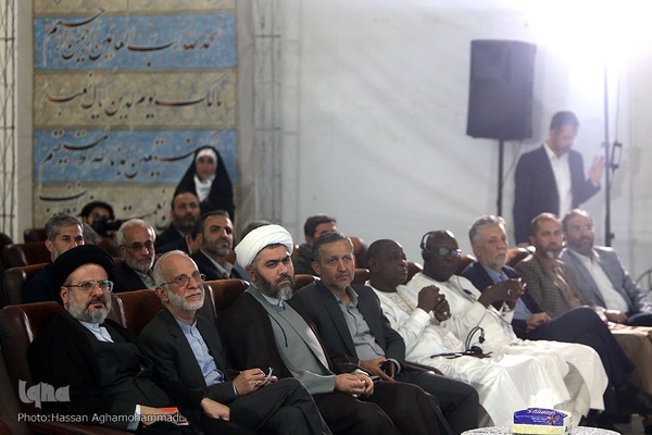 نشست «تکریم قرآن مجید و کتاب مقدس از دیدگاه ادیان الهی و حقوق بین‌الملل» در نمایشگاه بین المللی قرآن کریم