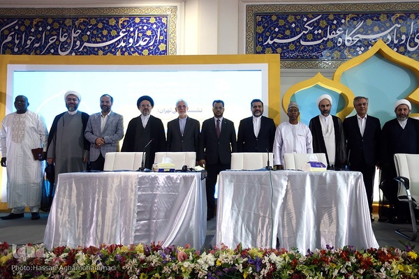 نشست «تکریم قرآن مجید و کتاب مقدس از دیدگاه ادیان الهی و حقوق بین‌الملل» در نمایشگاه بین المللی قرآن کریم