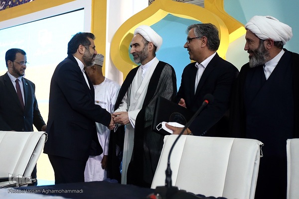 نشست «تکریم قرآن مجید و کتاب مقدس از دیدگاه ادیان الهی و حقوق بین‌الملل» در نمایشگاه بین المللی قرآن کریم