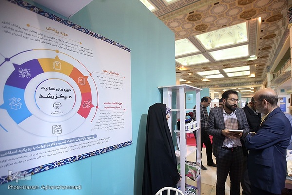 بازدید حسن مسلمی نایینی، رییس جهاد دانشگاهی از نمایشگاه بین المللی قرآن کریم