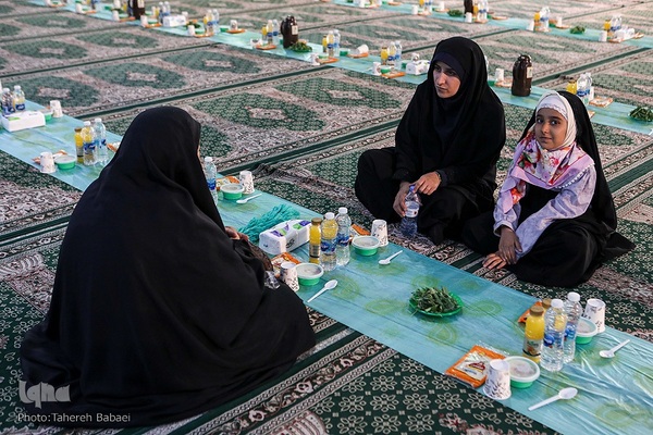 سفره افطار 2هزار نفری در شب ولادت امام حسن مجتبی (ع)