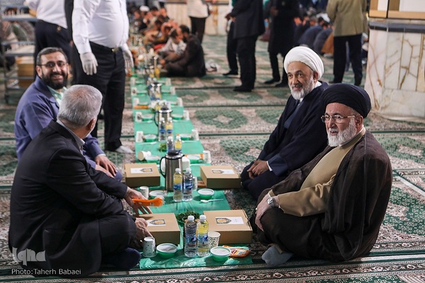 سفره افطار 2هزار نفری در شب ولادت امام حسن مجتبی (ع)