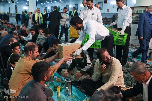 سفره افطار 2هزار نفری در شب ولادت امام حسن مجتبی (ع)