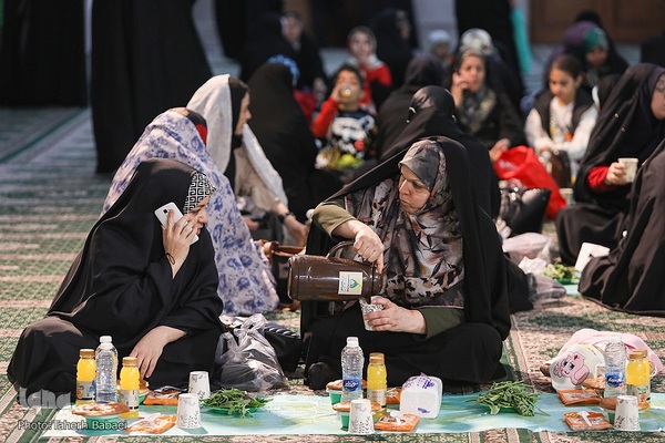 سفره افطار 2هزار نفری در شب ولادت امام حسن مجتبی (ع)