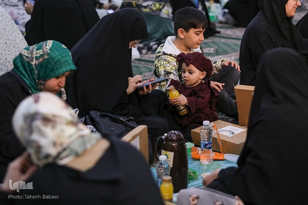 سفره افطار 2هزار نفری در شب ولادت امام حسن مجتبی (ع)